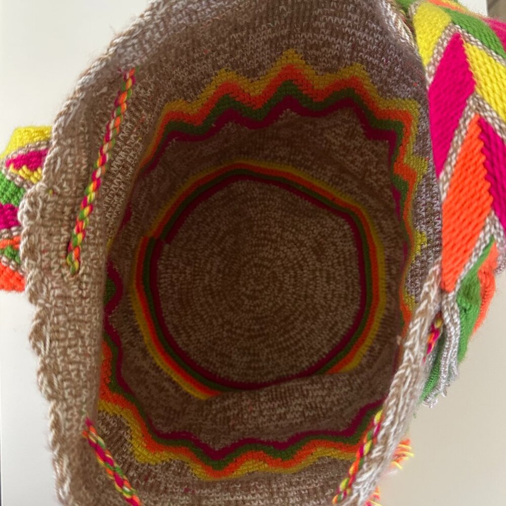 Wayuu Handmade Colombian Mochila , Crossbody bag, Crochet bag - Picture 3 of 4